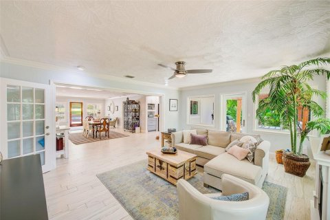 House in Belleair, Florida 3 bedrooms, 212 sq.m. № 1821135 - photo 22