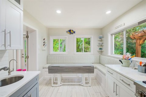 House in Belleair, Florida 3 bedrooms, 212 sq.m. № 1821135 - photo 18