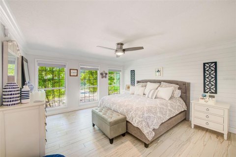 House in Belleair, Florida 3 bedrooms, 212 sq.m. № 1821135 - photo 24