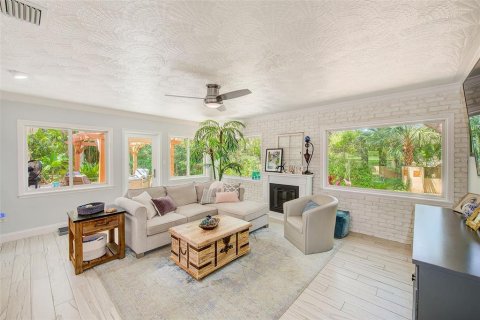 House in Belleair, Florida 3 bedrooms, 212 sq.m. № 1821135 - photo 21