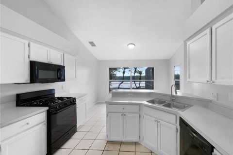 House in Minneola, Florida 3 bedrooms, 146.79 sq.m. № 1915729 - photo 6