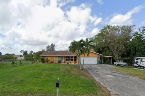 House in Miramar, Florida 4 bedrooms, 189.89 sq.m. № 2062709 - photo 1