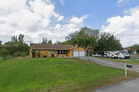 House in Miramar, Florida 4 bedrooms, 189.89 sq.m. № 2062709 - photo 2