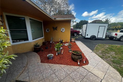 House in Miramar, Florida 4 bedrooms, 189.89 sq.m. № 2062709 - photo 4