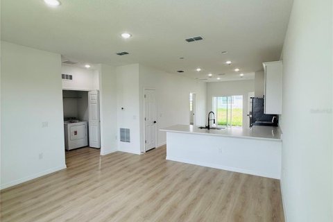 Appartement à louer à Poinciana, Floride: 3 chambres, 826.74 m2 № 2230305 - photo 4