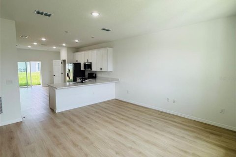 Appartement à louer à Poinciana, Floride: 3 chambres, 826.74 m2 № 2230305 - photo 5