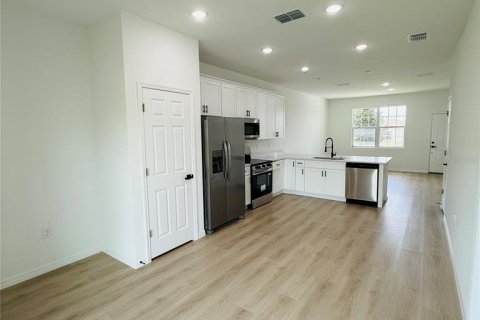 Appartement à louer à Poinciana, Floride: 3 chambres, 826.74 m2 № 2230305 - photo 2