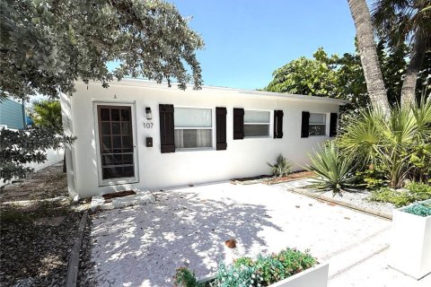Casa en Saint Pete Beach, Florida 5 dormitorios, 188.78 m2 № 2215968