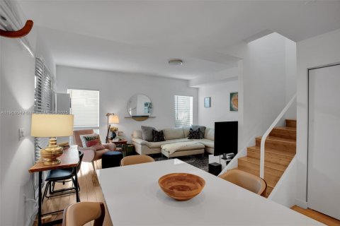 Townhouse in Miami Beach, Florida 2 bedrooms, 104.05 sq.m. № 1965735 - photo 13