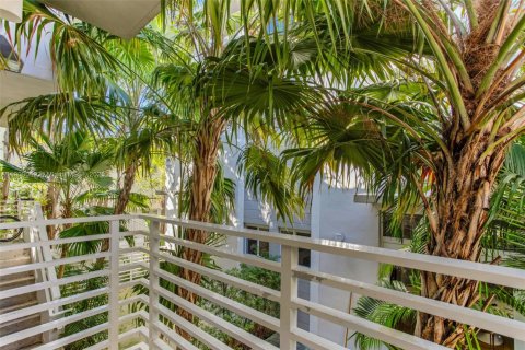 Townhouse in Miami Beach, Florida 2 bedrooms, 104.05 sq.m. № 1965735 - photo 4