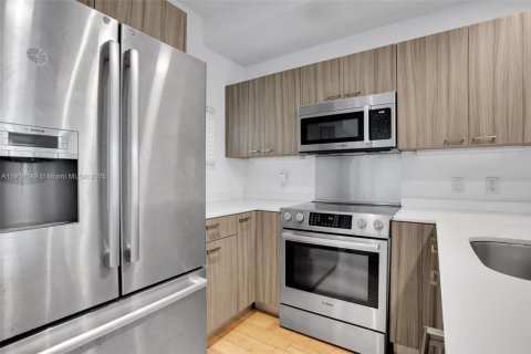 Townhouse in Miami Beach, Florida 2 bedrooms, 104.05 sq.m. № 1965735 - photo 9