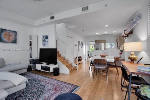 Townhouse in Miami Beach, Florida 2 bedrooms, 104.05 sq.m. № 1965735 - photo 28