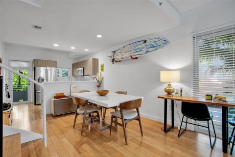Townhouse in Miami Beach, Florida 2 bedrooms, 104.05 sq.m. № 1965735 - photo 12