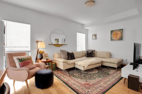 Townhouse in Miami Beach, Florida 2 bedrooms, 104.05 sq.m. № 1965735 - photo 14