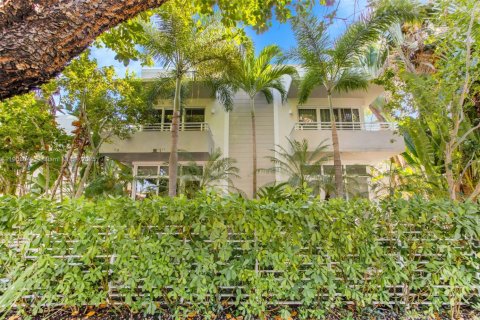 Townhouse in Miami Beach, Florida 2 bedrooms, 104.05 sq.m. № 1965735 - photo 1