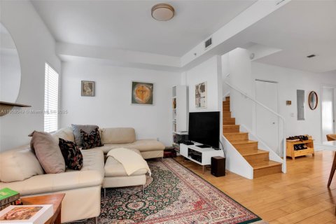 Townhouse in Miami Beach, Florida 2 bedrooms, 104.05 sq.m. № 1965735 - photo 15