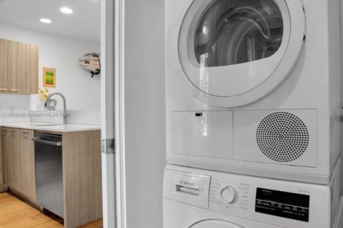 Townhouse in Miami Beach, Florida 2 bedrooms, 104.05 sq.m. № 1965735 - photo 30