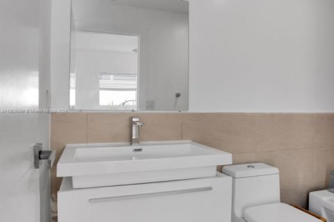Townhouse in Miami Beach, Florida 2 bedrooms, 104.05 sq.m. № 1965735 - photo 21