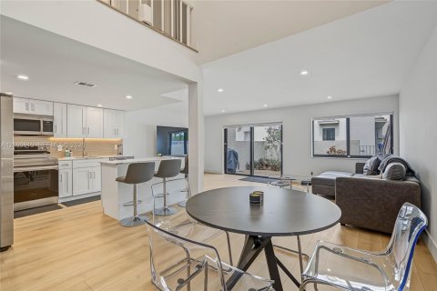 Touwnhouse à Hollywood, Floride 3 chambres, 170.01 m2 № 2402412