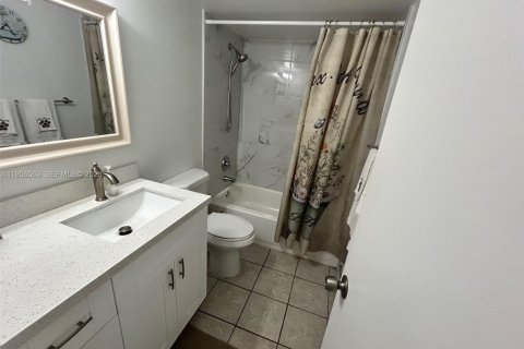 Condo in Fort Lauderdale, Florida, 2 bedrooms № 2010442 - photo 23