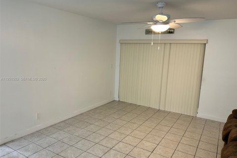 Condo in Fort Lauderdale, Florida, 2 bedrooms № 2010442 - photo 18