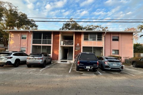 Condo in Fort Lauderdale, Florida, 2 bedrooms № 2010442 - photo 4