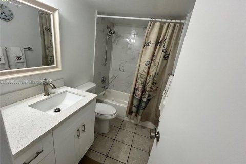 Condo in Fort Lauderdale, Florida, 2 bedrooms № 2010442 - photo 21