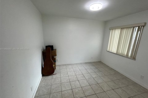 Condo in Fort Lauderdale, Florida, 2 bedrooms № 2010442 - photo 24