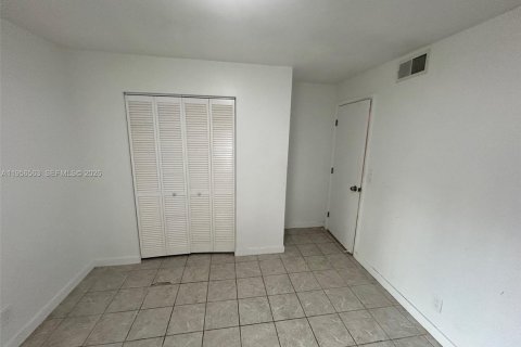 Condo in Fort Lauderdale, Florida, 2 bedrooms № 2010442 - photo 25