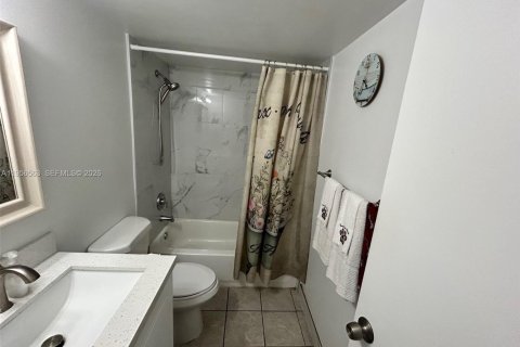Condo in Fort Lauderdale, Florida, 2 bedrooms № 2010442 - photo 20