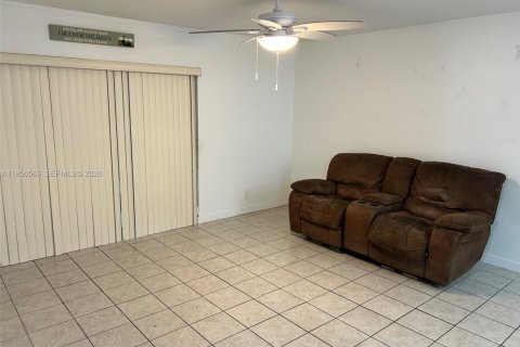 Condo in Fort Lauderdale, Florida, 2 bedrooms № 2010442 - photo 17