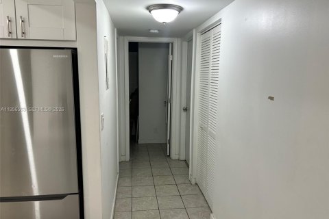 Condo in Fort Lauderdale, Florida, 2 bedrooms № 2010442 - photo 19