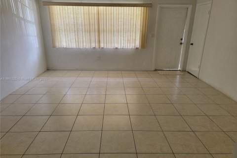 Снять в аренду виллу или дом в Халландейл-Бич, Флорида 2 спальни, 168.71м2, № 1889487 - фото 4