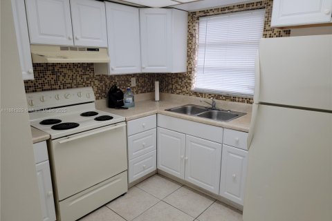 Снять в аренду виллу или дом в Халландейл-Бич, Флорида 2 спальни, 168.71м2, № 1889487 - фото 2