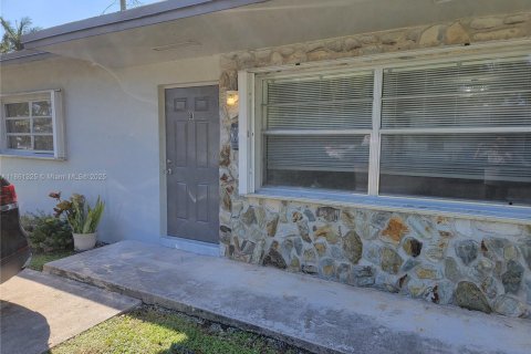 Снять в аренду виллу или дом в Халландейл-Бич, Флорида 2 спальни, 168.71м2, № 1889487 - фото 1