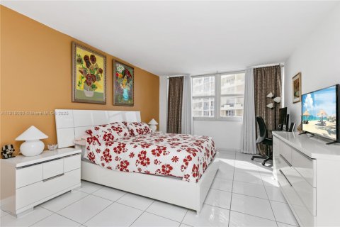 Купить кондоминиум в Халландейл-Бич, Флорида 1 спальня, 85.47м2, № 1972960 - фото 23
