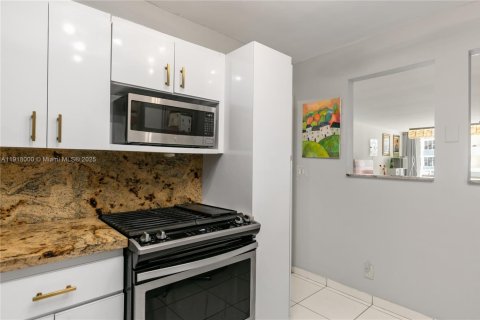 Купить кондоминиум в Халландейл-Бич, Флорида 1 спальня, 85.47м2, № 1972960 - фото 21