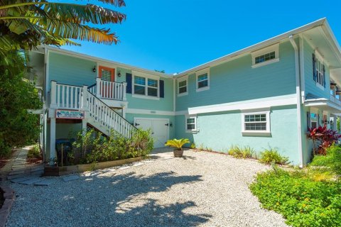 House in Holmes Beach, Florida 2 bedrooms, 69.68 sq.m. № 2108785 - photo 2