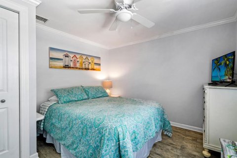 House in Holmes Beach, Florida 2 bedrooms, 69.68 sq.m. № 2108785 - photo 12