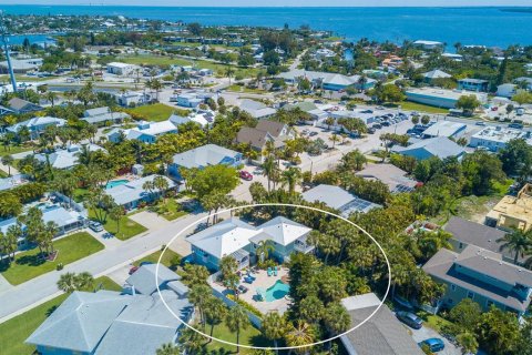 House in Holmes Beach, Florida 2 bedrooms, 69.68 sq.m. № 2108785 - photo 23
