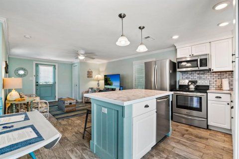 House in Holmes Beach, Florida 2 bedrooms, 69.68 sq.m. № 2108785 - photo 8