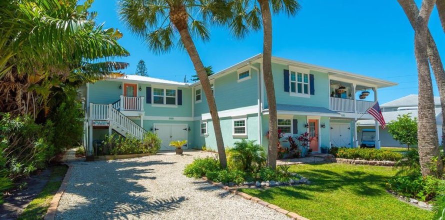 House in Holmes Beach, Florida 2 bedrooms, 69.68 sq.m. № 2108785