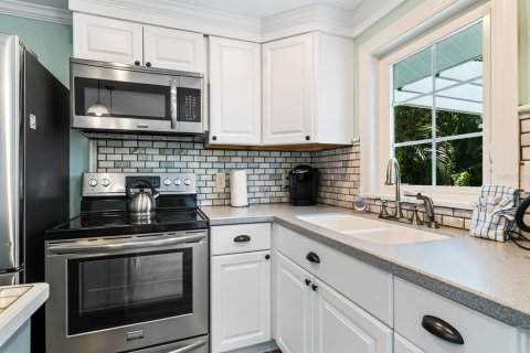 House in Holmes Beach, Florida 2 bedrooms, 69.68 sq.m. № 2108785 - photo 10