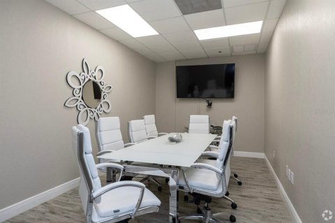 Immobilier commercial à louer à Tampa, Floride: 2168.9 m2 № 2409970 - photo 12