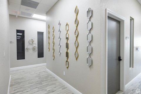 Immobilier commercial à louer à Tampa, Floride: 2168.9 m2 № 2409970 - photo 18