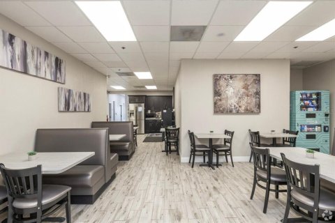 Immobilier commercial à louer à Tampa, Floride: 2168.9 m2 № 2409970 - photo 20
