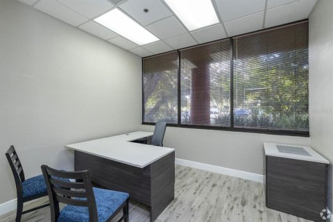 Immobilier commercial à louer à Tampa, Floride: 2168.9 m2 № 2409970 - photo 10