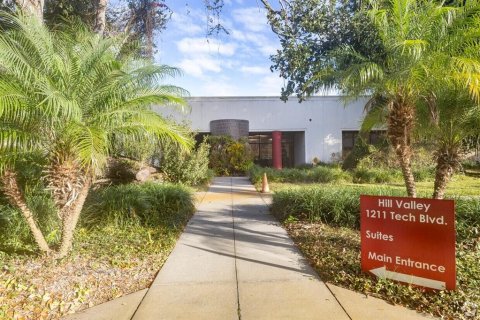 Immobilier commercial à Tampa, Floride 2168.9 m2 № 2409970