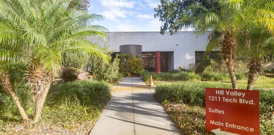 Immobilier commercial à Tampa, Floride 2168.9 m2 № 2409970
