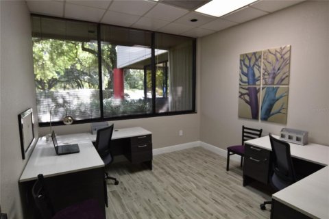 Immobilier commercial à louer à Tampa, Floride: 2168.9 m2 № 2409970 - photo 2